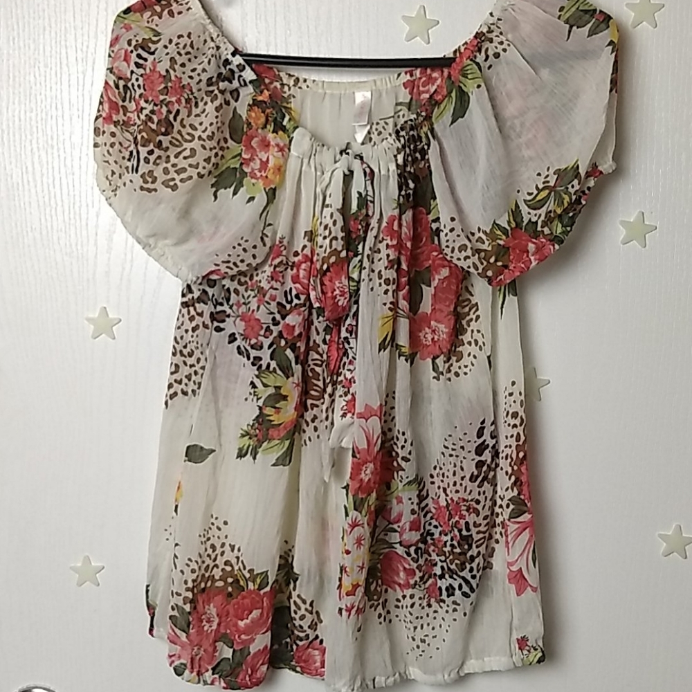 Xhilaration sheer top M